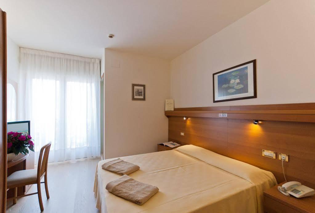 Hotel Italy 비비오네 외부 사진