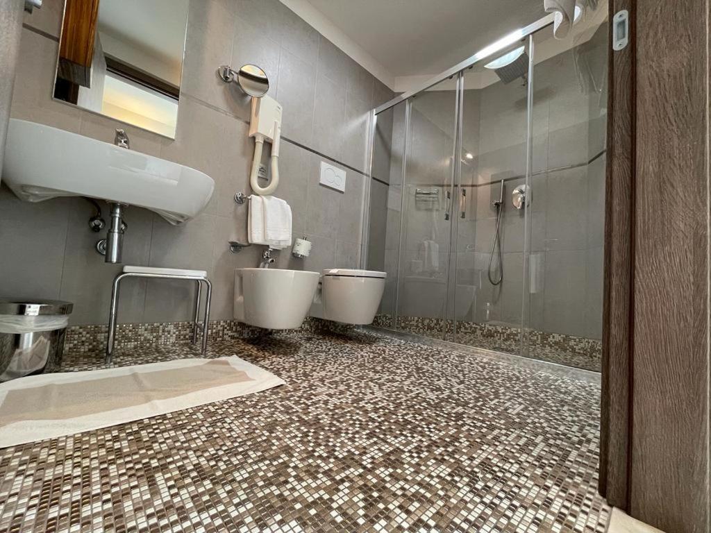 Hotel Italy 비비오네 외부 사진